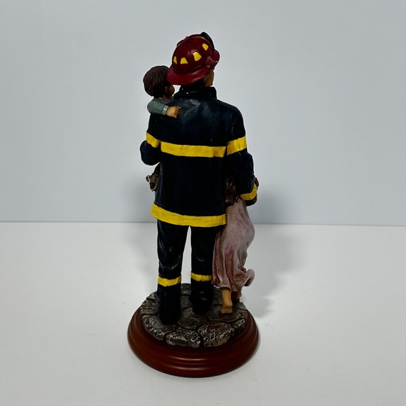 1998 Vanmark Red Hats of Courage "Hero II" firefighter figurine - Picture 4 of 5